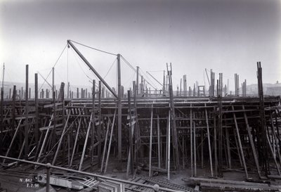 Le ferry brise-glace SS Baikal en construction par Sir W.G. Armstrong Mitchell and Co. Ltd., au chantier naval de Low Walker, Newcastle upon Tyne en 1896, Yard No. 647 - English Photographer